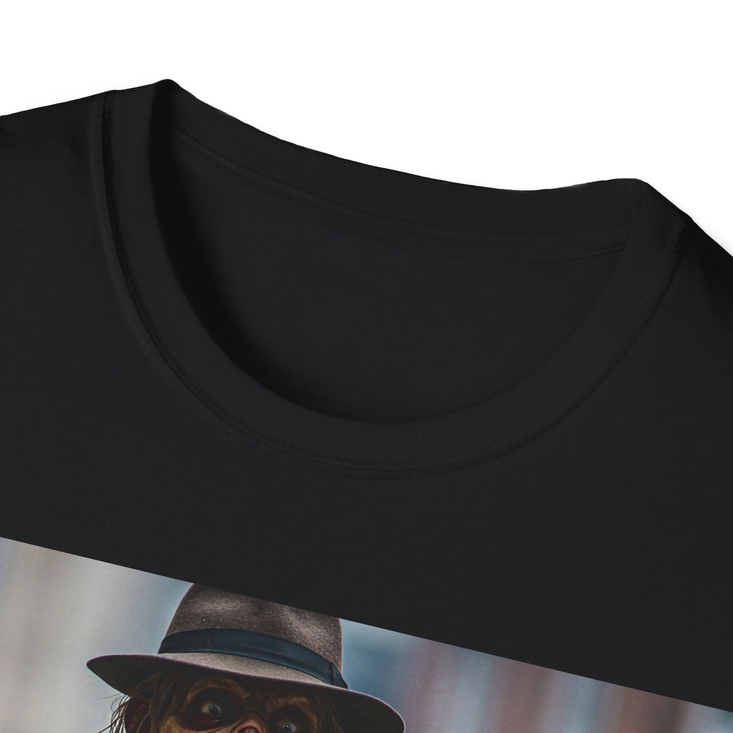 UK - Stylish Horror-Themed Unisex Softstyle T-Shirt