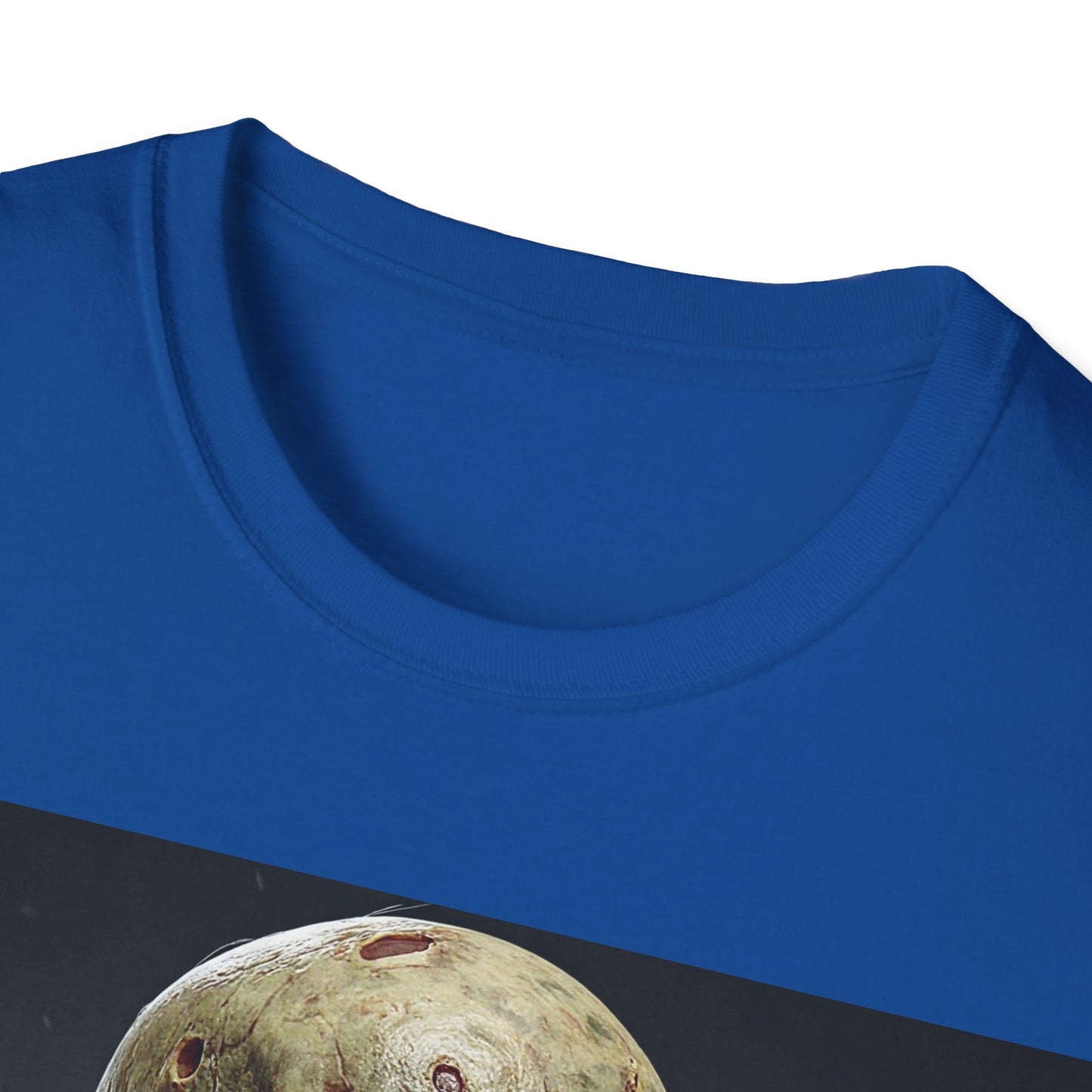 UK - Unisex Softstyle T-Shirt with Creepy Zombie Graphic - Perfect for Halloween and Horror Fans