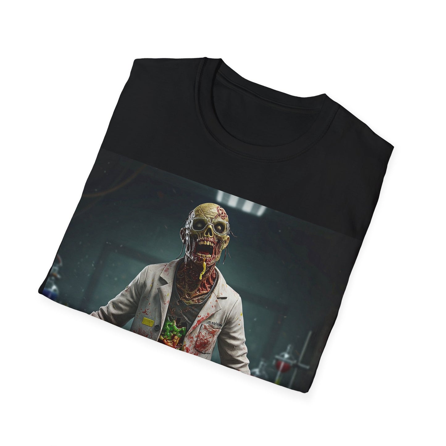 UK - Zombie Scientist Unisex Softstyle T-Shirt - Perfect for Halloween and Horror Fans
