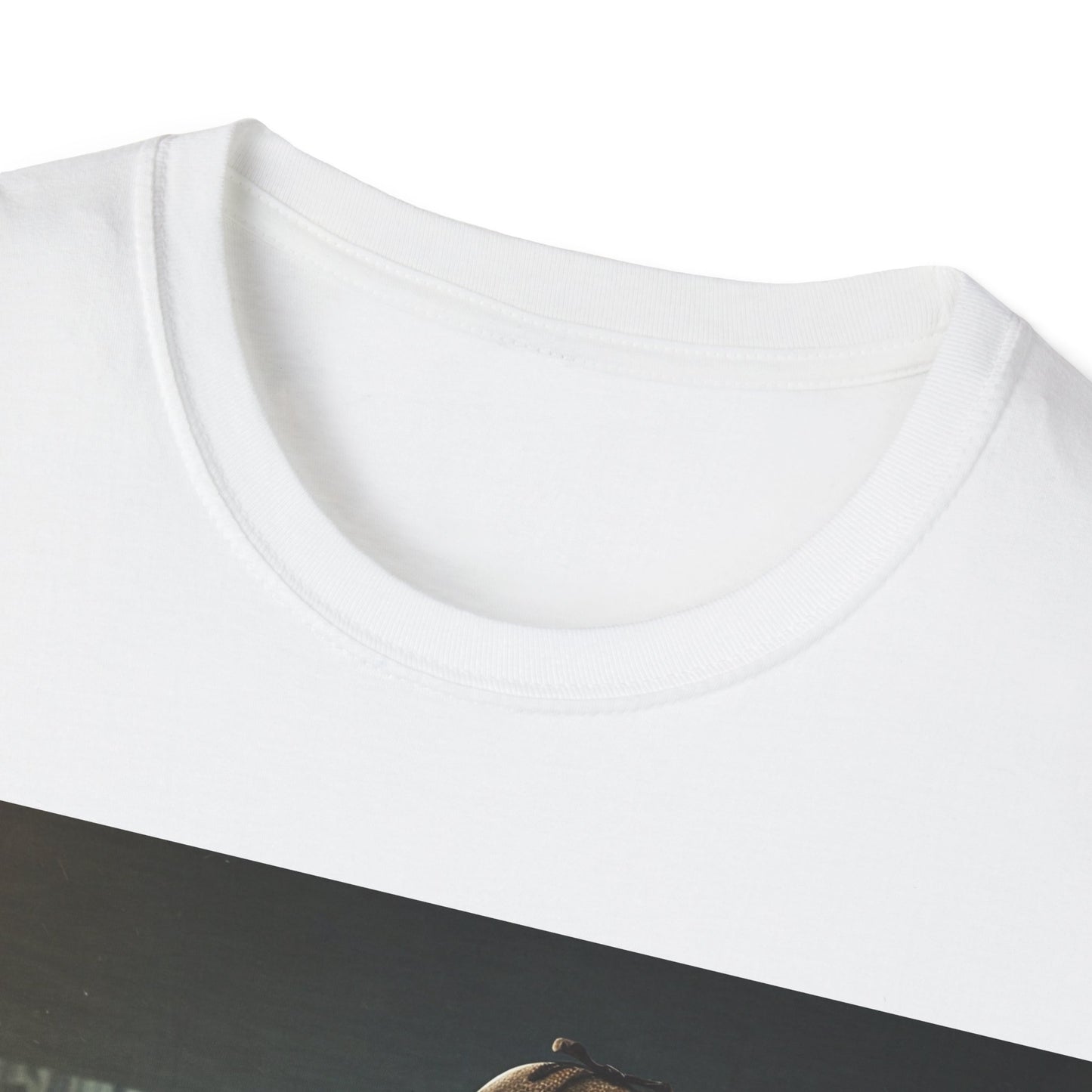 UK - Mystery Hunter Unisex Softstyle T-Shirt - Cool Graphic Tee for Curious Minds