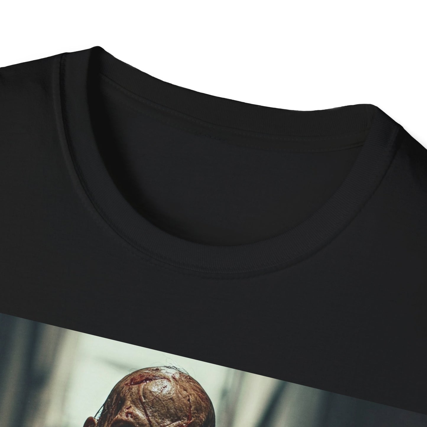 UK - Zombie Graphic Unisex Softstyle T-Shirt - Perfect for Halloween & Horror Fans
