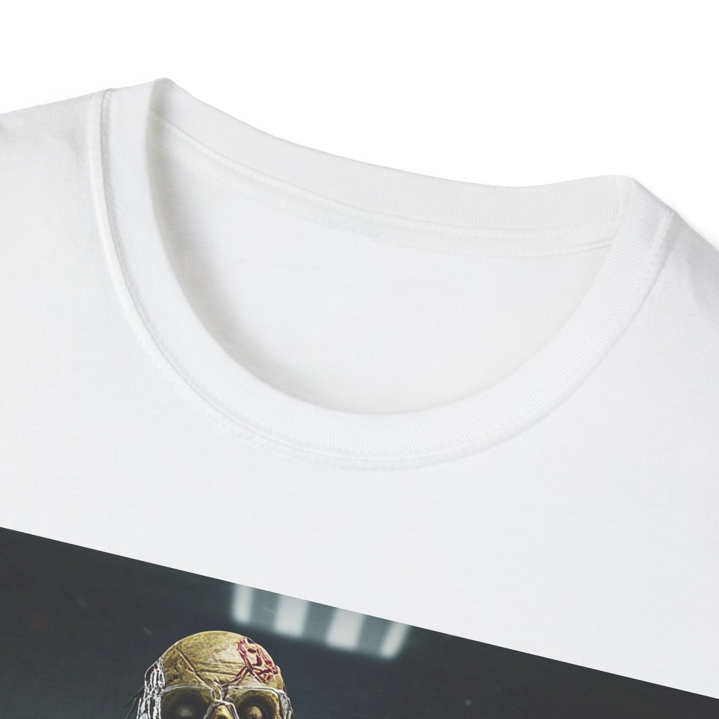 UK - Zombie Scientist Unisex Softstyle T-Shirt - Perfect for Halloween and Horror Fans