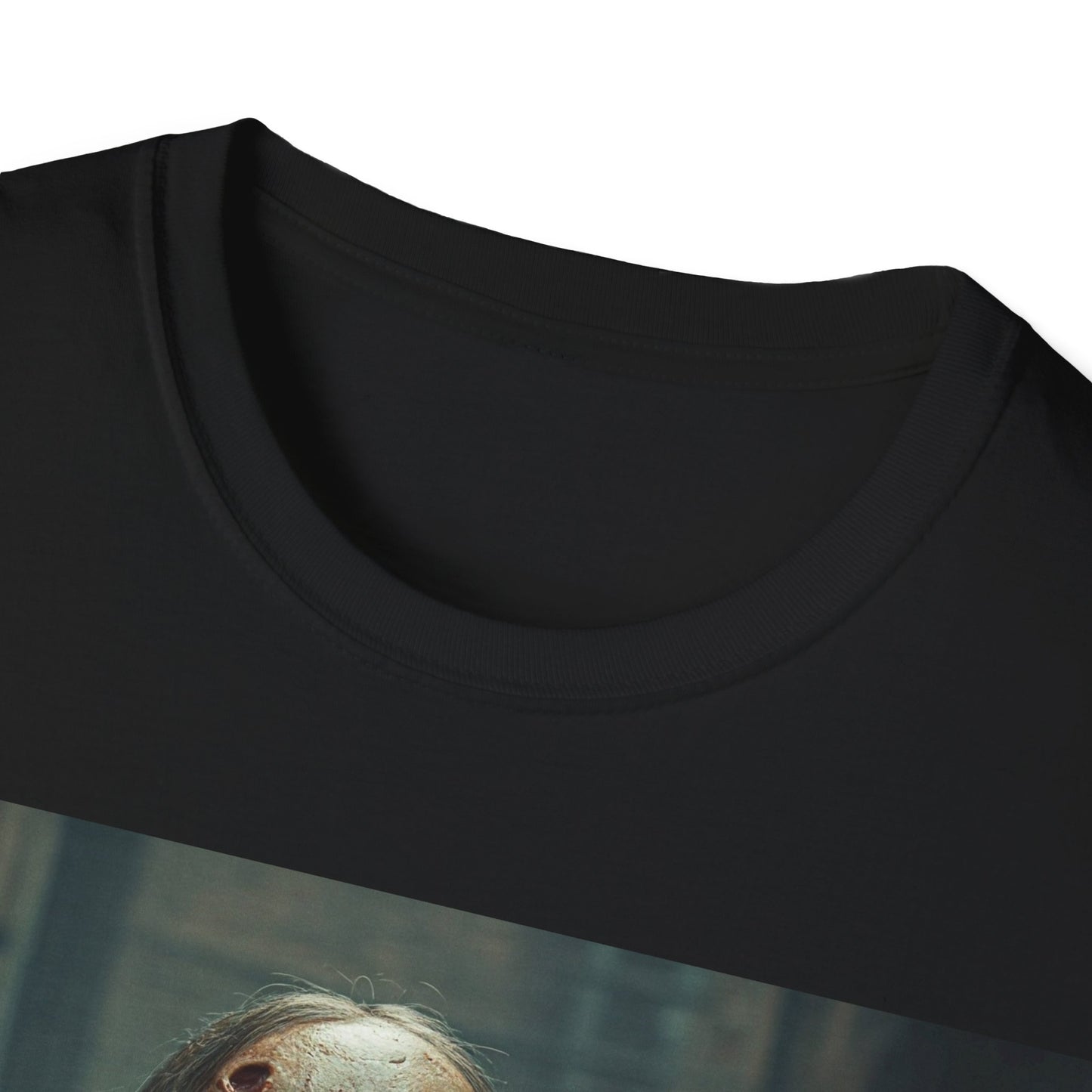 UK - Unisex Softstyle T-Shirt - Creepy Zombie Graphic Tee for Halloween