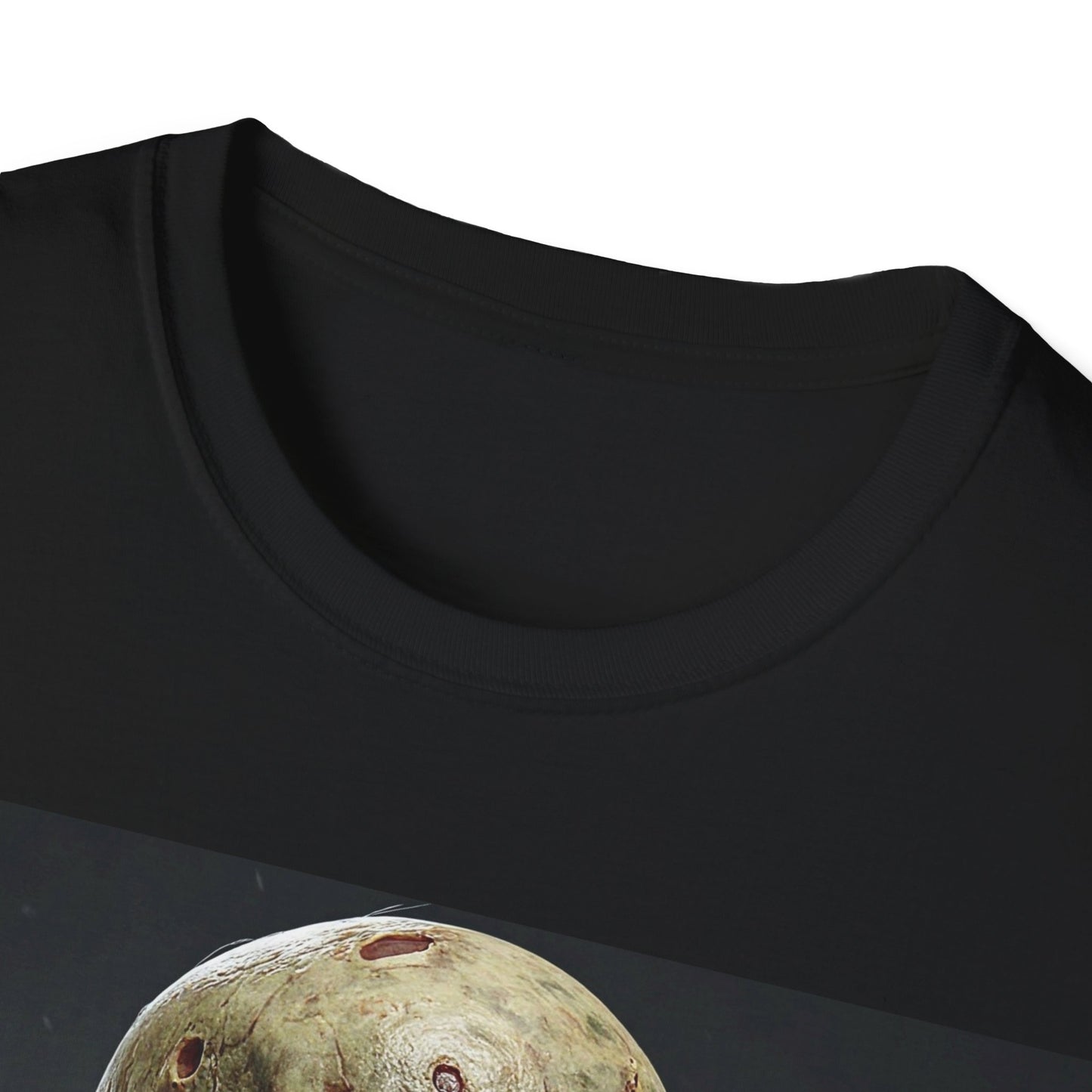 UK - Unisex Softstyle T-Shirt with Creepy Zombie Graphic - Perfect for Halloween and Horror Fans