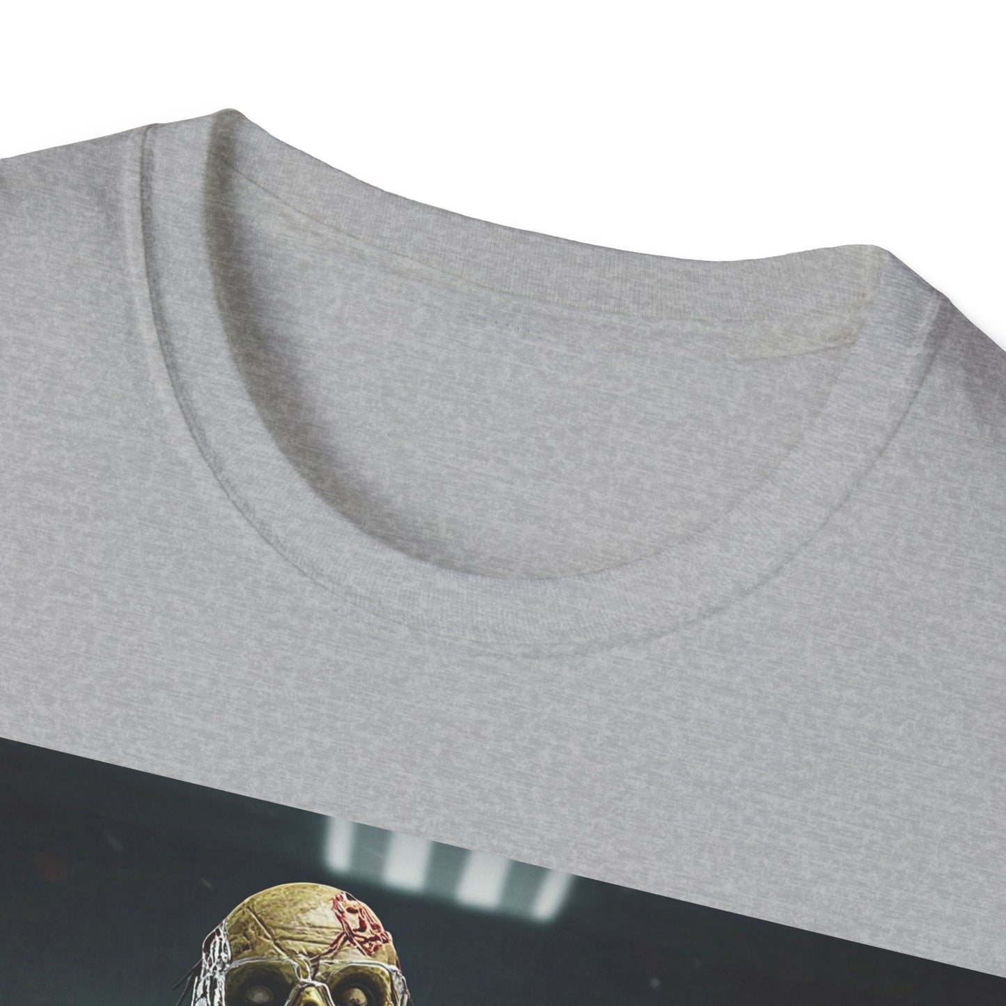 UK - Zombie Scientist Unisex Softstyle T-Shirt - Perfect for Halloween and Horror Fans