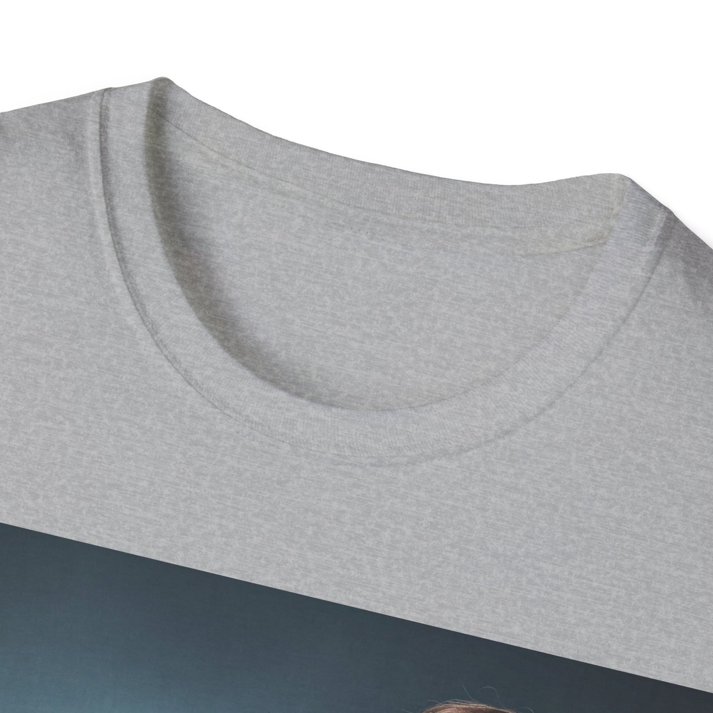 UK - Zombie Graphic Unisex Softstyle T-Shirt - Perfect for Halloween and Horror Fans