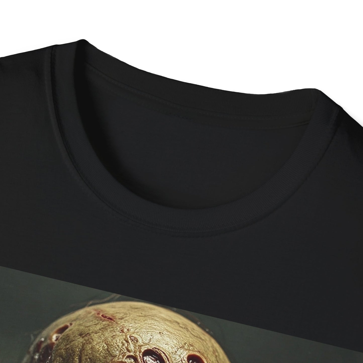 UK - Unisex Softstyle T-Shirt - Creepy Skull Design - Perfect for Halloween or Casual Wear