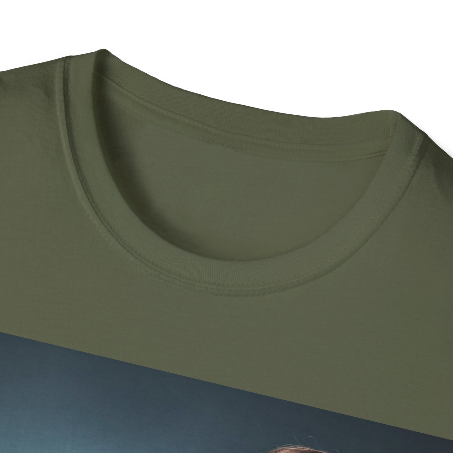 UK - Zombie Graphic Unisex Softstyle T-Shirt - Perfect for Halloween and Horror Fans