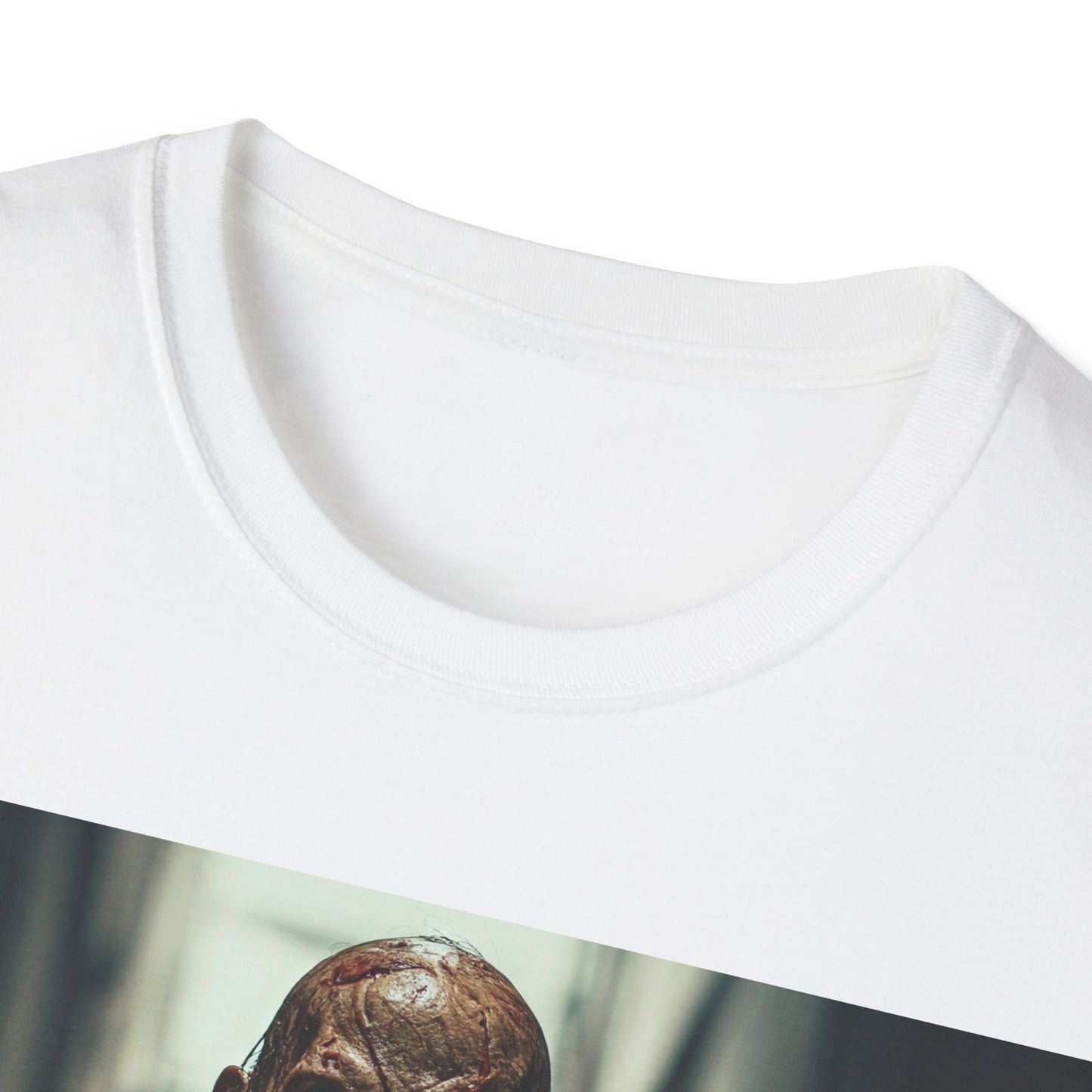 UK - Zombie Graphic Unisex Softstyle T-Shirt - Perfect for Halloween & Horror Fans