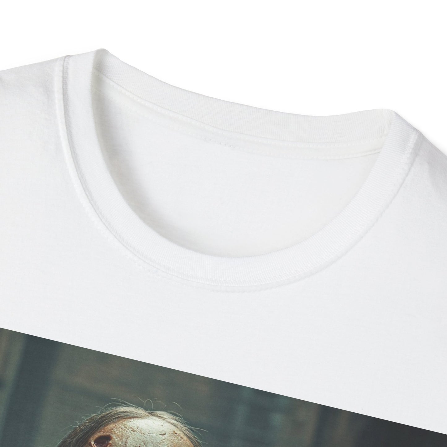 UK - Unisex Softstyle T-Shirt - Creepy Zombie Graphic Tee for Halloween