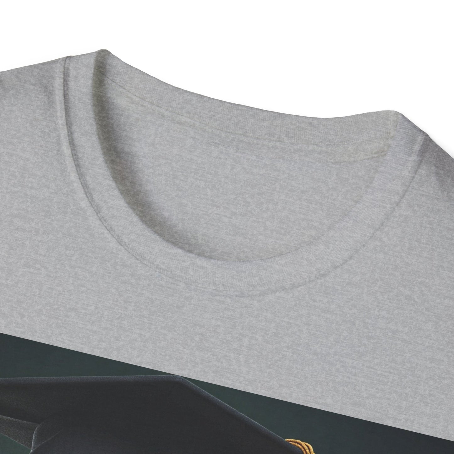 UK - Zombie Graduate Unisex Softstyle T-Shirt - Perfect for Halloween & Graduation