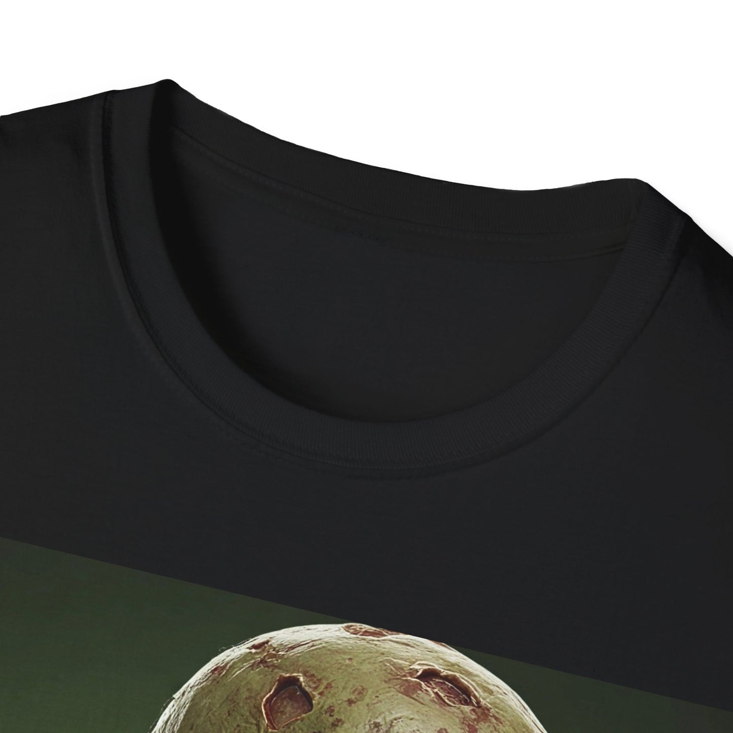 UK - Zombie Graphic Unisex Softstyle T-Shirt - Perfect for Halloween and Horror Fans