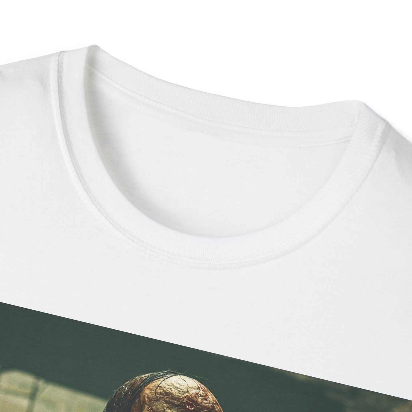 UK - Horror Graphic Unisex T-Shirt - Spooky Zombie Design - Perfect for Halloween and Horror Fans