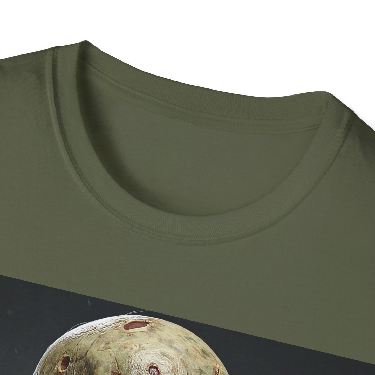 UK - Unisex Softstyle T-Shirt with Creepy Zombie Graphic - Perfect for Halloween and Horror Fans