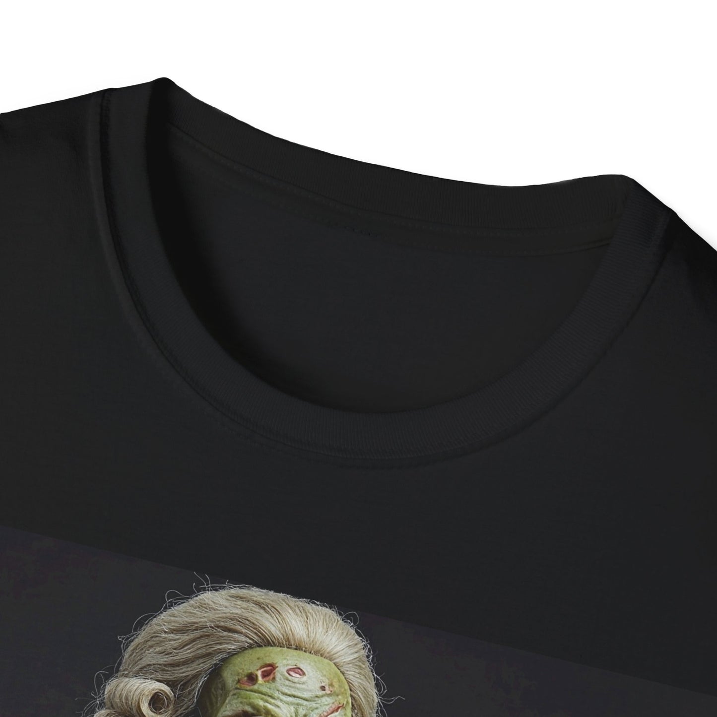 UK - Creepy Zombie Portrait Unisex Softstyle T-Shirt - Perfect for Halloween