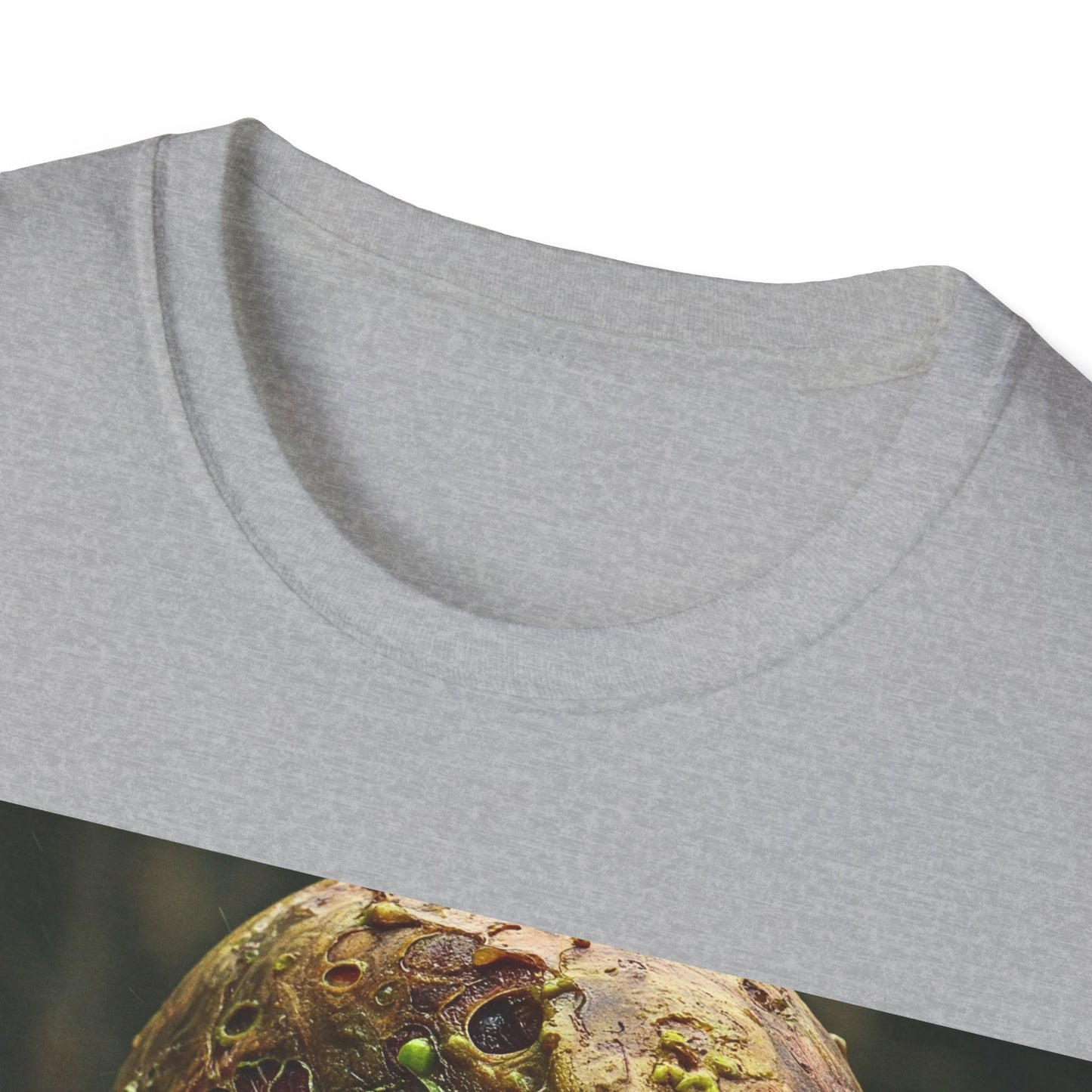 UK - Creepy Zombie Graphic Unisex Softstyle T-Shirt - Perfect for Halloween and Horror Fans