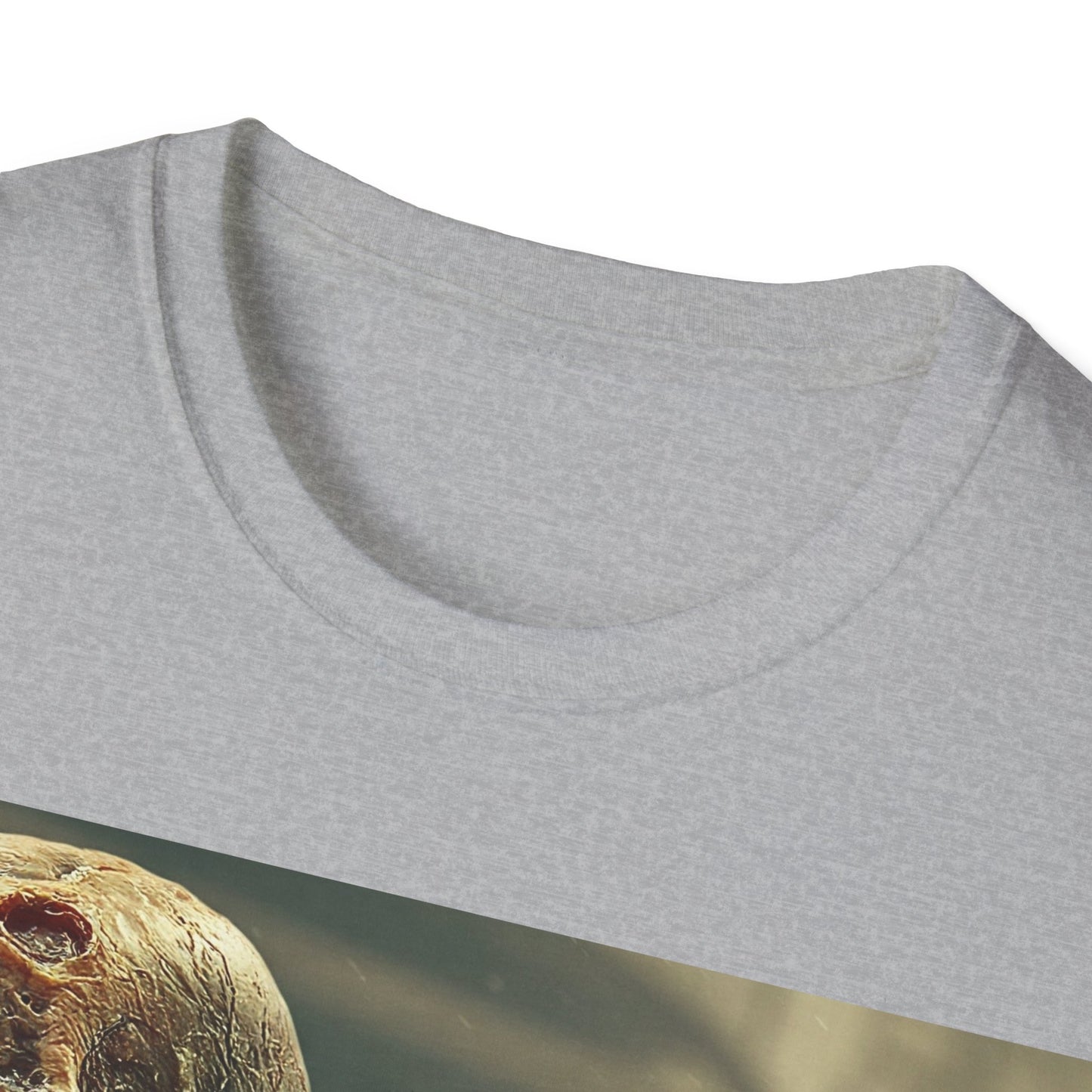 UK - Unisex Softstyle Zombie Graphic T-Shirt - Spooky Halloween Tee