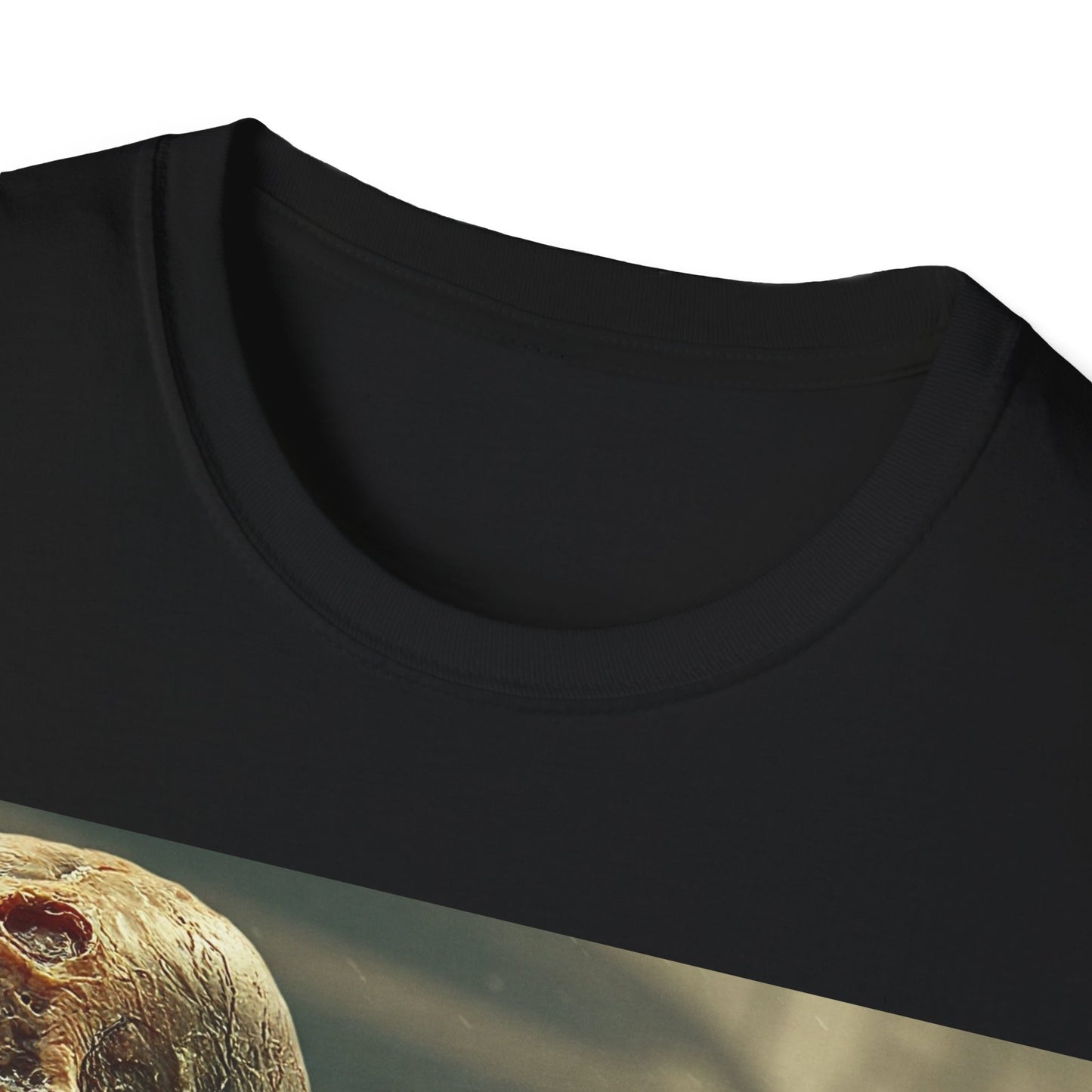 UK - Unisex Softstyle Zombie Graphic T-Shirt - Spooky Halloween Tee