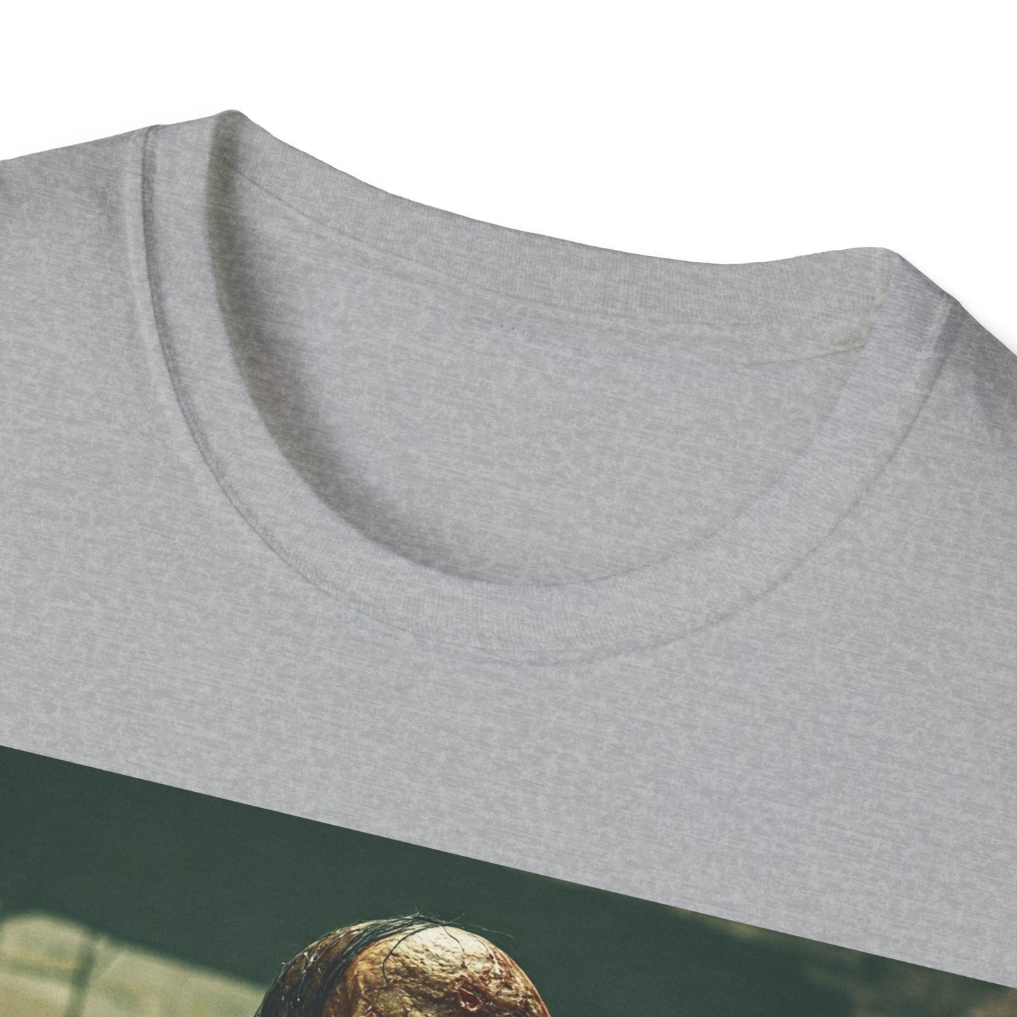 UK - Horror Graphic Unisex T-Shirt - Spooky Zombie Design - Perfect for Halloween and Horror Fans