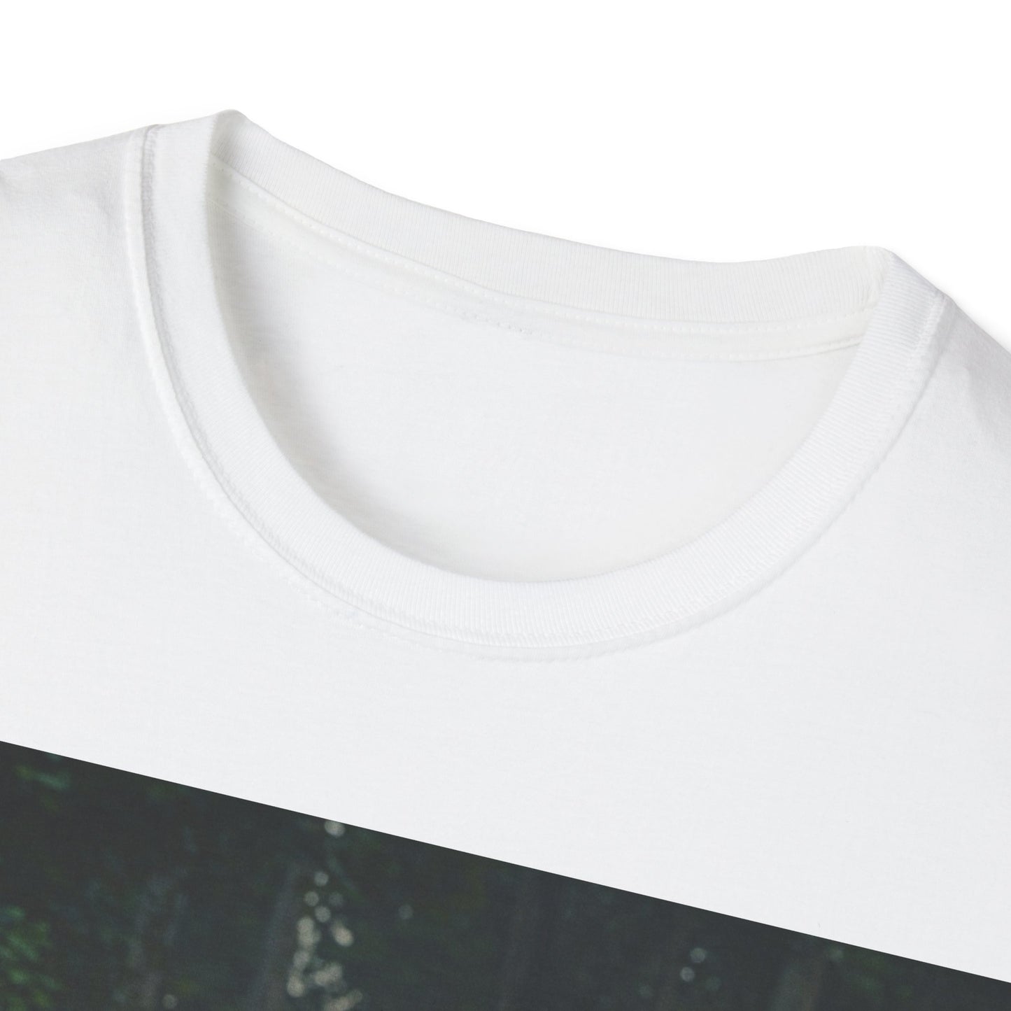 UK - Horror-Themed Unisex Softstyle T-Shirt - Creepy Zombie Design