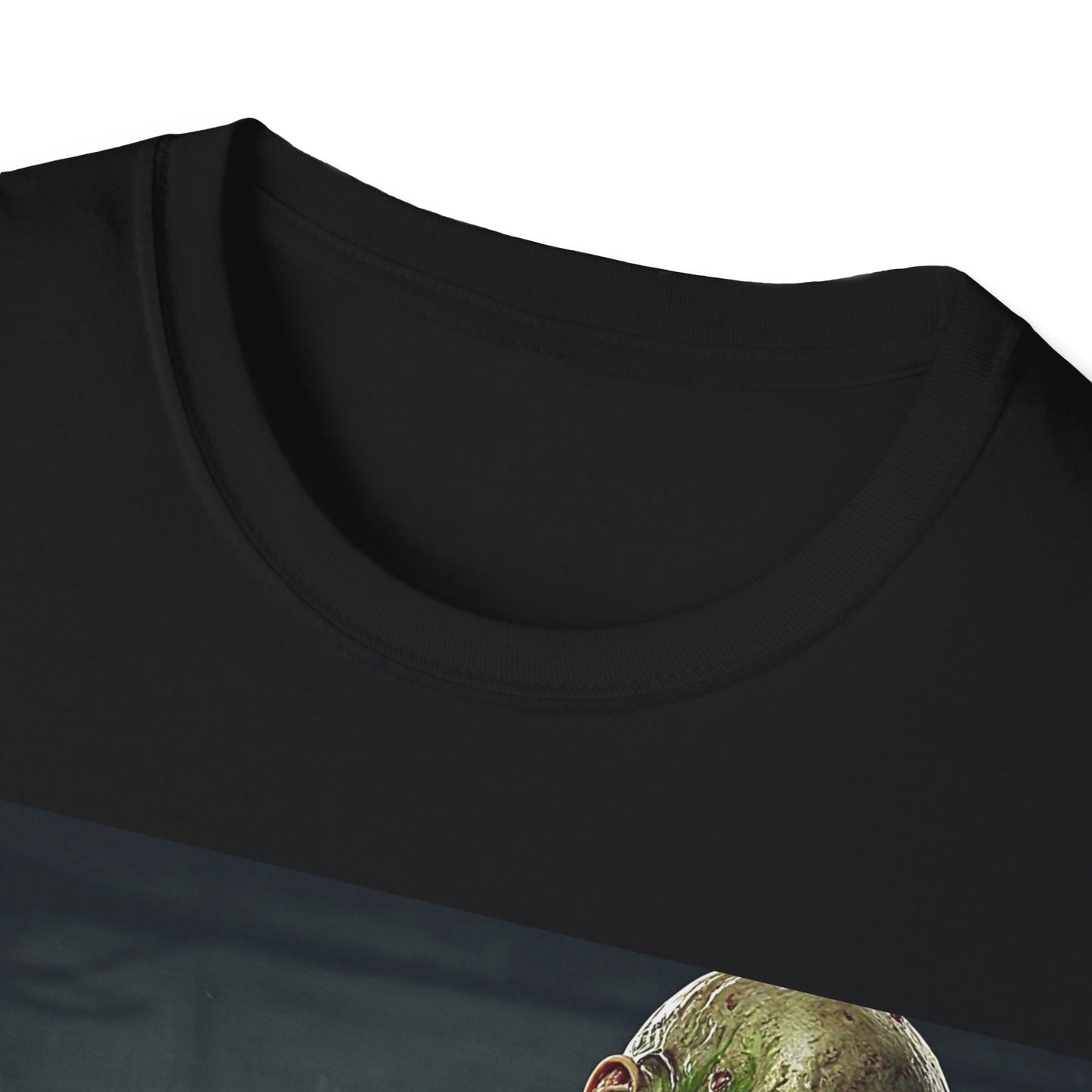 UK - Zombie Graphic Unisex Softstyle T-Shirt - Perfect for Halloween and Horror Fans