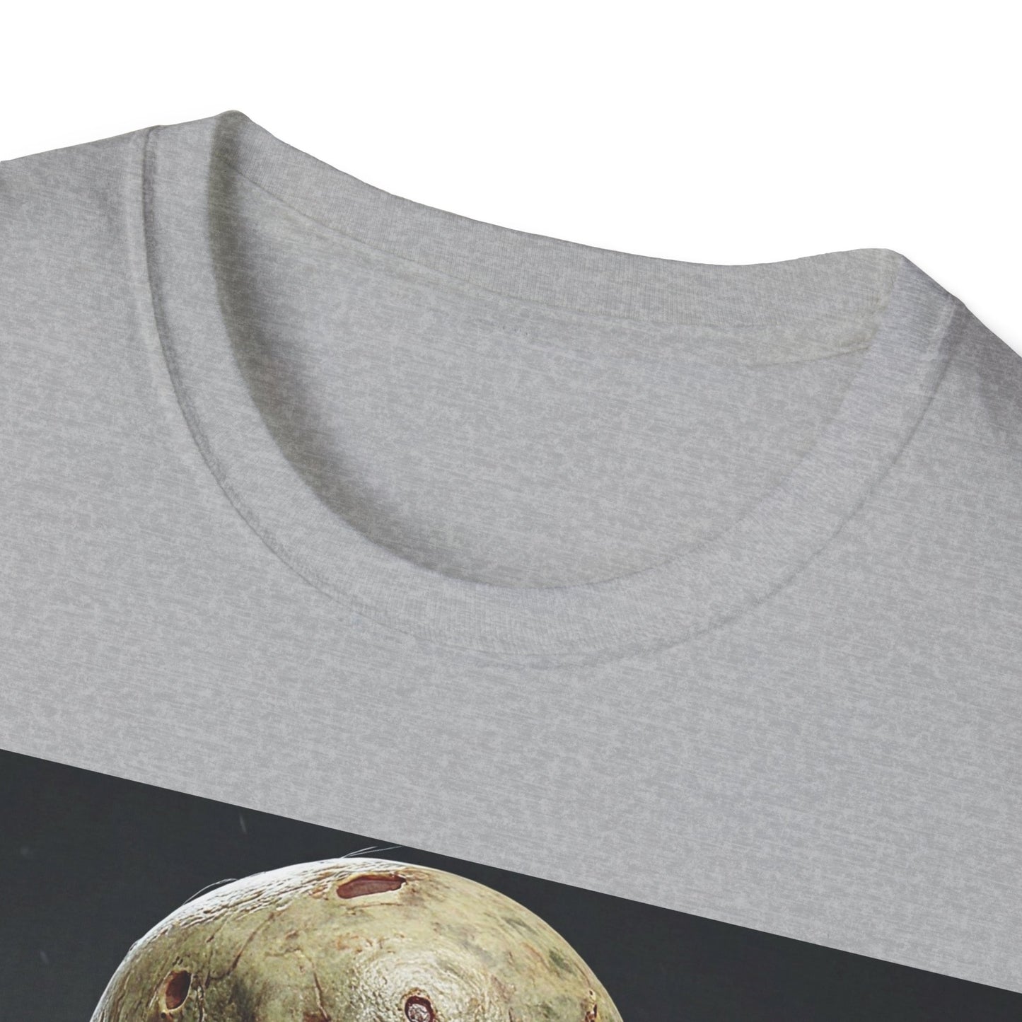 UK - Unisex Softstyle T-Shirt with Creepy Zombie Graphic - Perfect for Halloween and Horror Fans