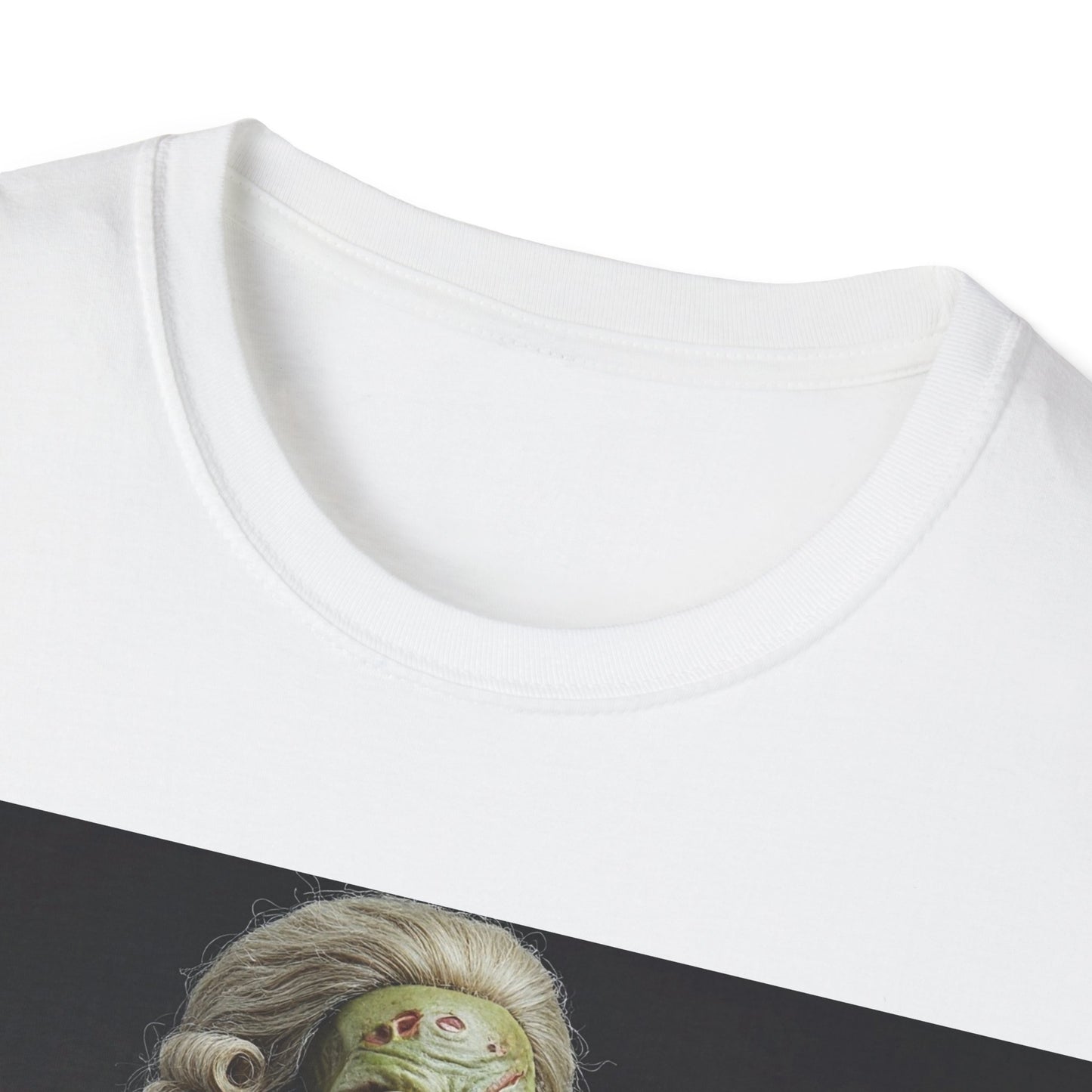UK - Creepy Zombie Portrait Unisex Softstyle T-Shirt - Perfect for Halloween