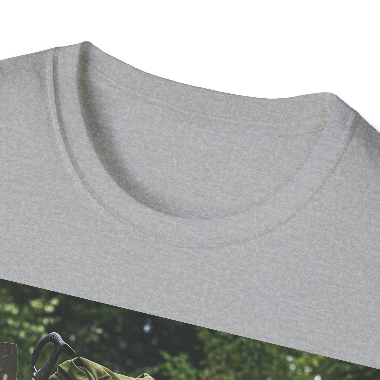 UK - Garden Zombie Unisex Softstyle T-Shirt - Perfect for Halloween and Horror Fans