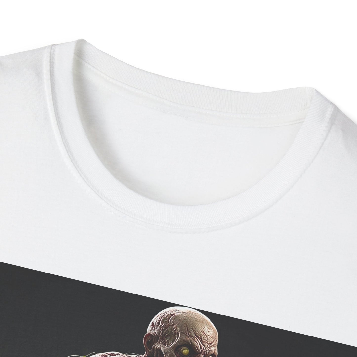 UK - Zombie Graphic Unisex Softstyle T-Shirt - Perfect for Halloween and Horror Fans