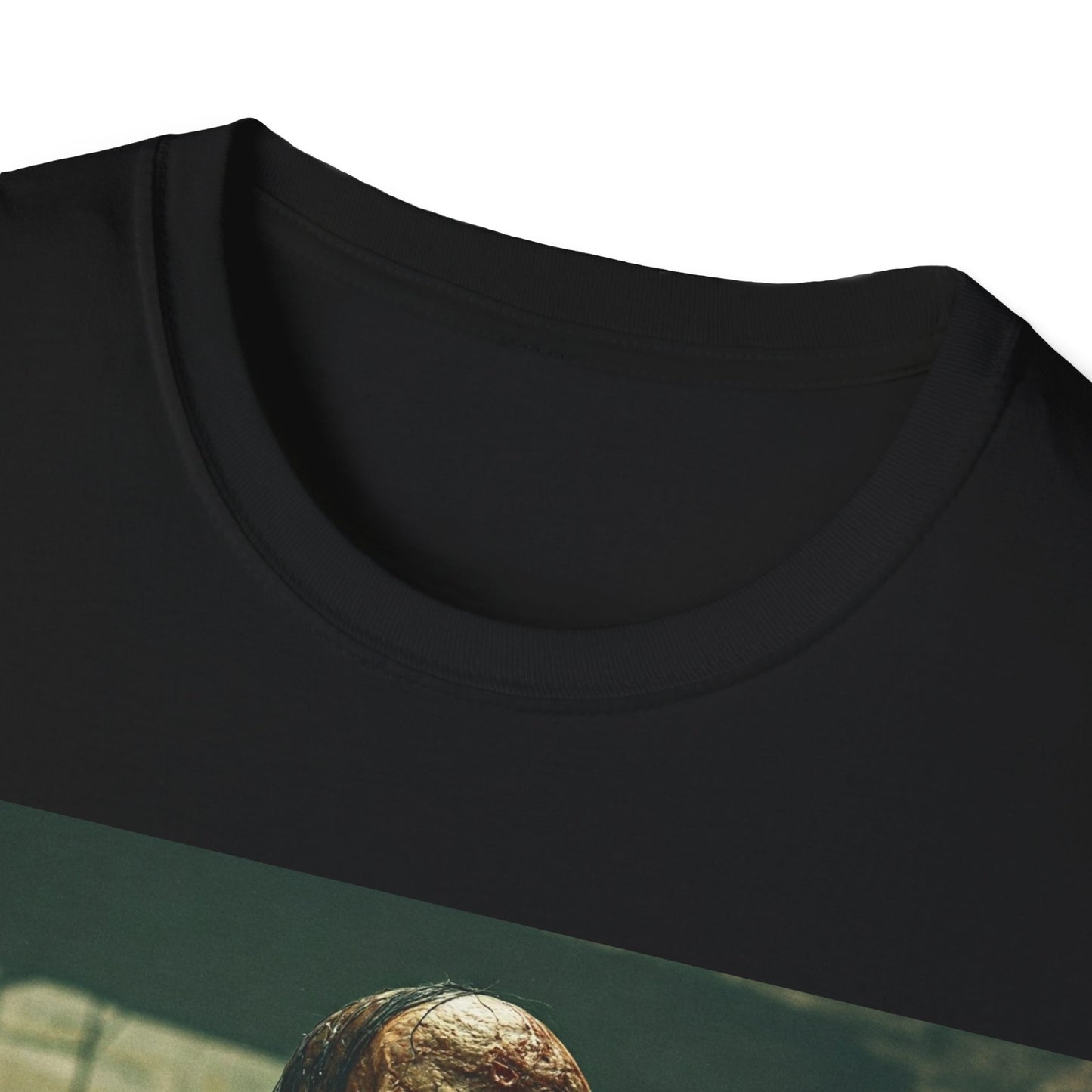 UK - Horror Graphic Unisex T-Shirt - Spooky Zombie Design - Perfect for Halloween and Horror Fans