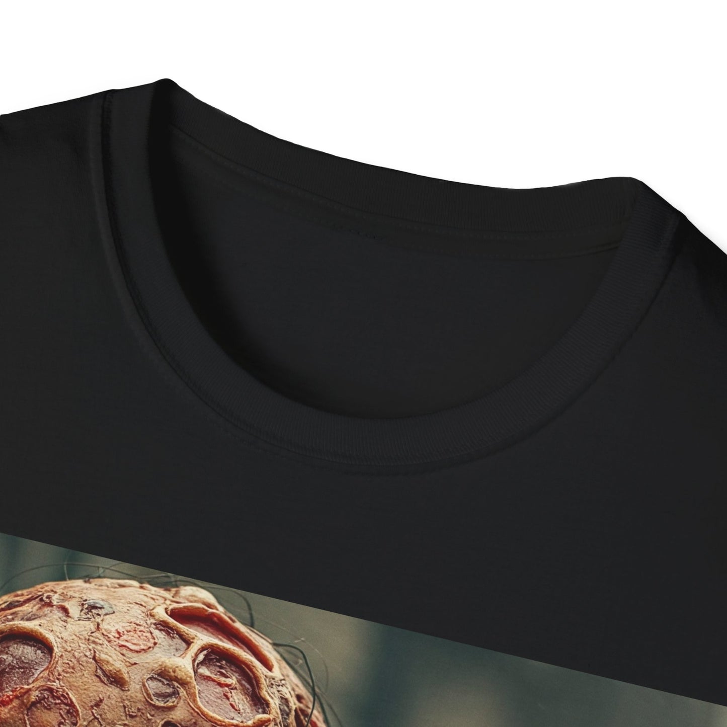 UK - Creepy Zombie Unisex Softstyle T-Shirt for Halloween Horror Fans