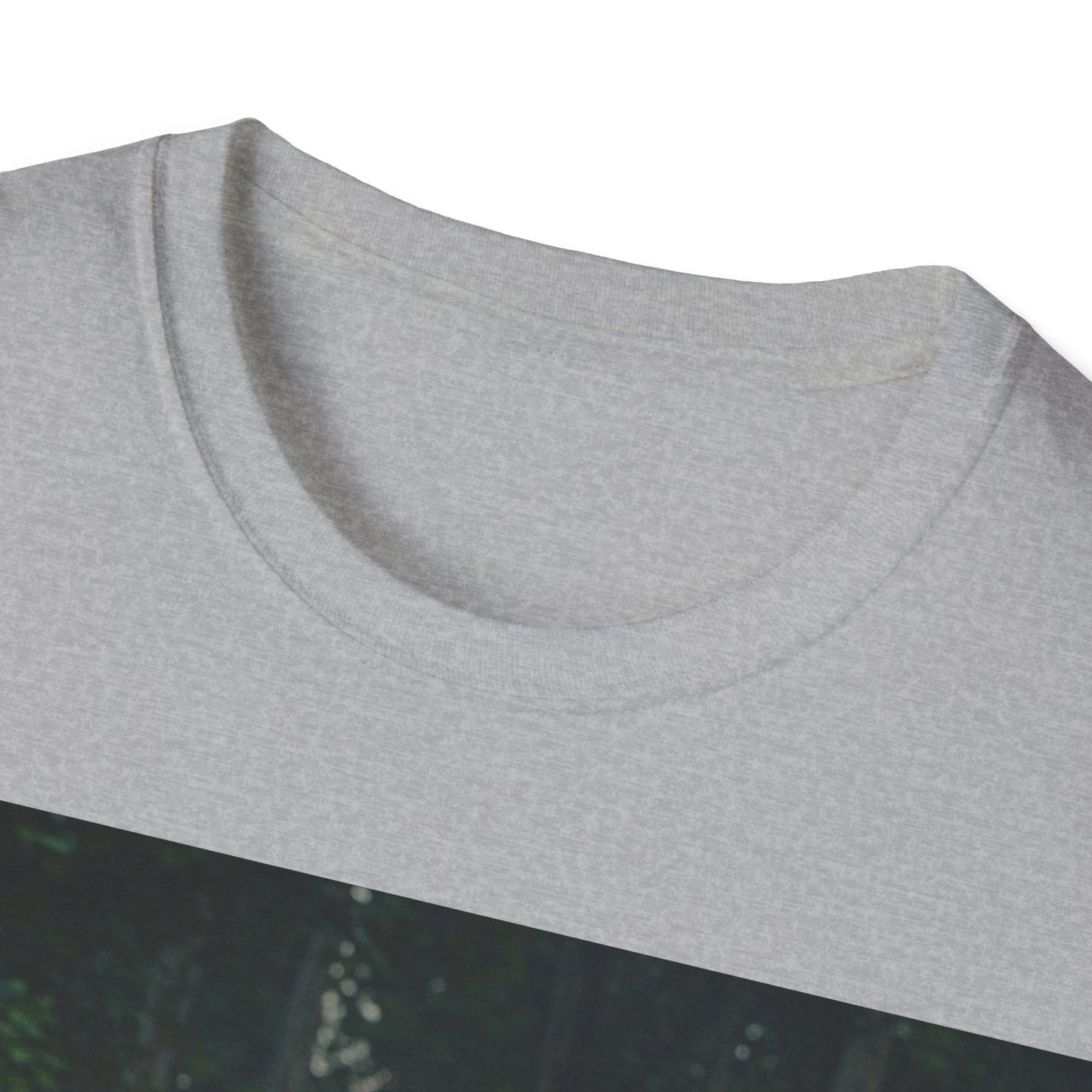 UK - Horror-Themed Unisex Softstyle T-Shirt - Creepy Zombie Design