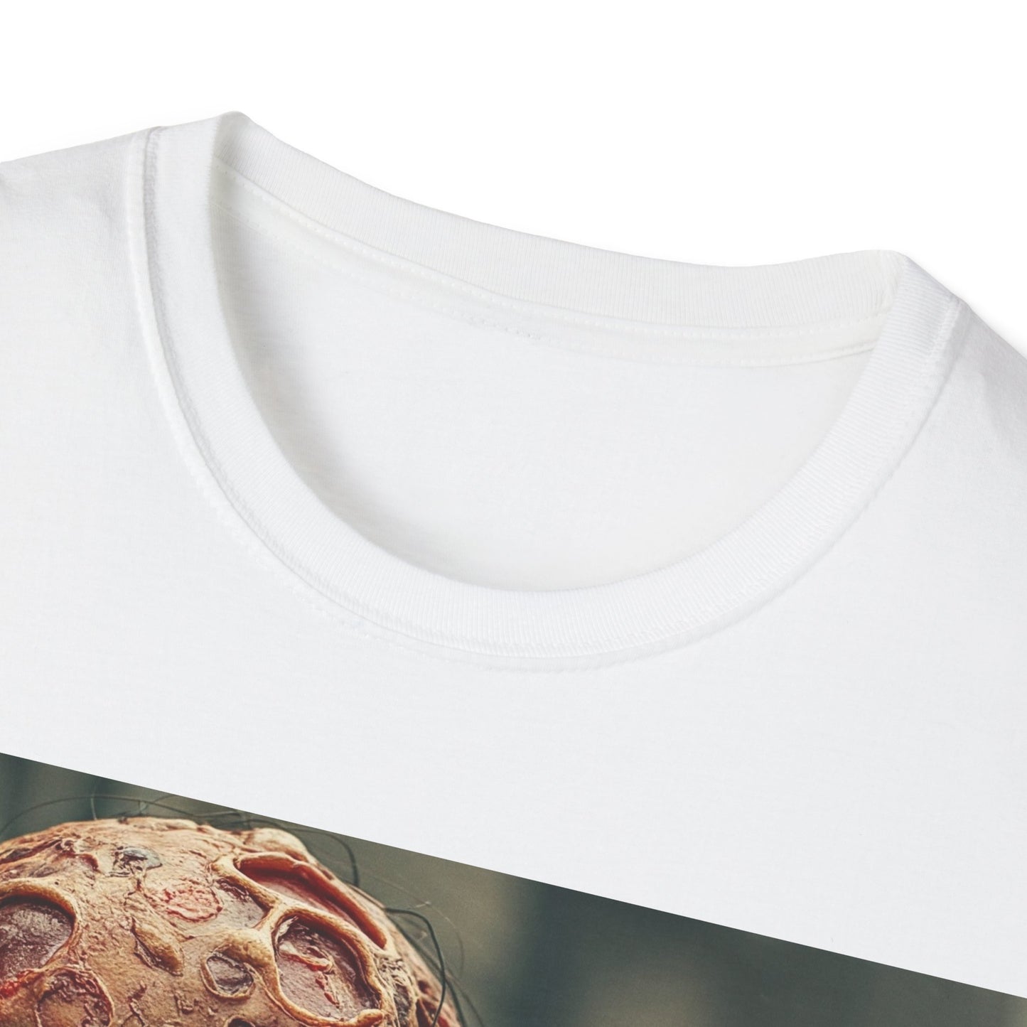 UK - Creepy Zombie Unisex Softstyle T-Shirt for Halloween Horror Fans