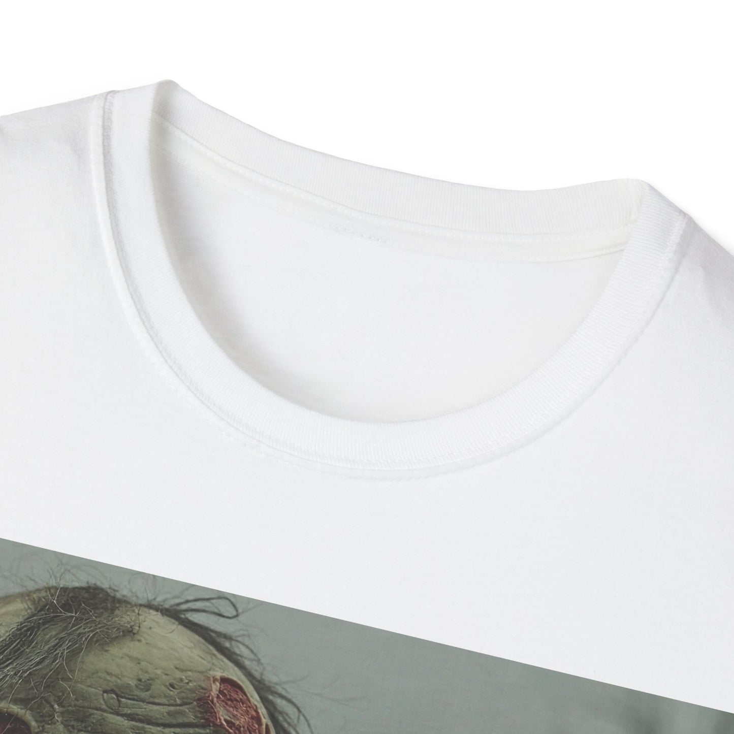 UK - Zombie Snack Unisex Softstyle T-Shirt - Perfect for Horror Fans & Halloween