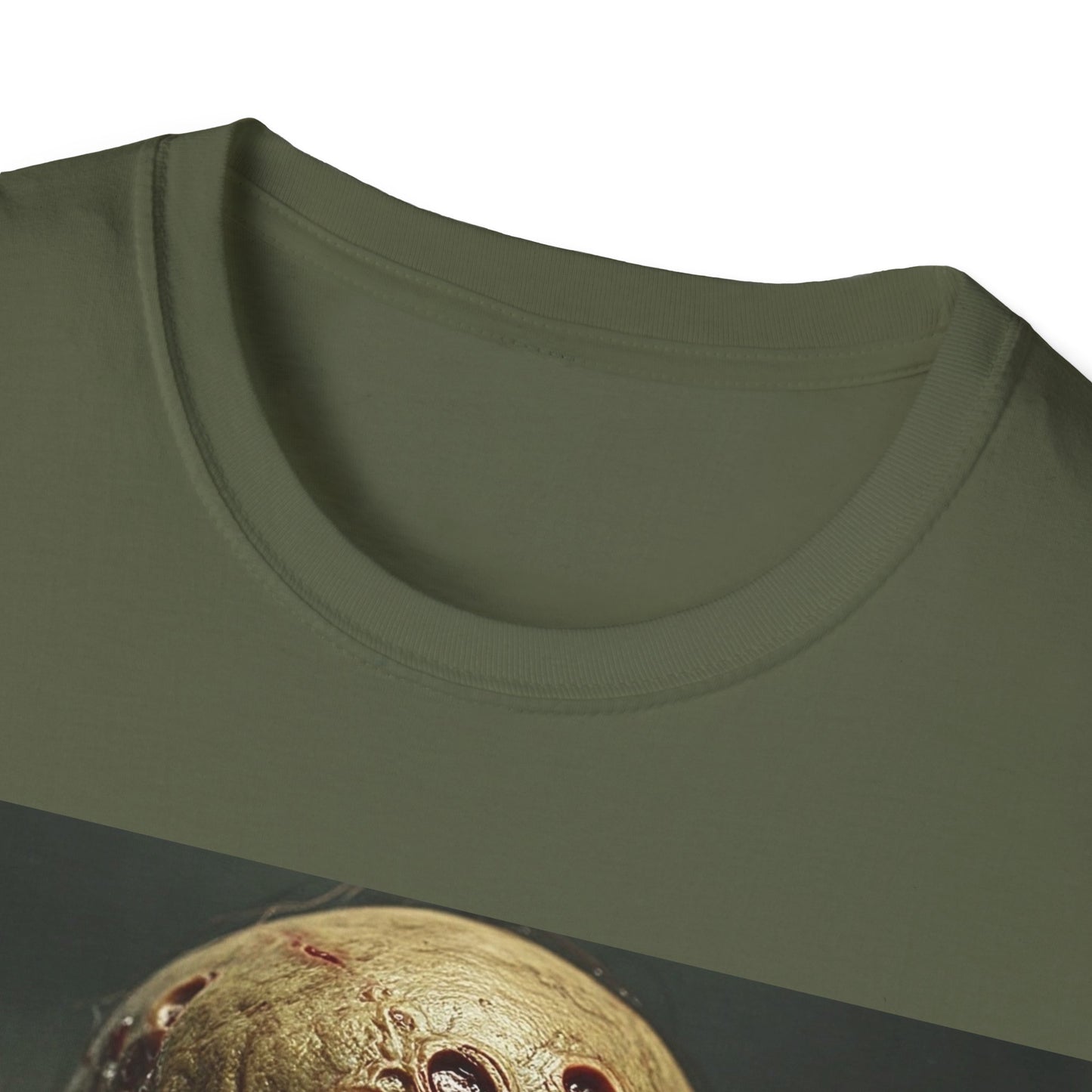 UK - Unisex Softstyle T-Shirt - Creepy Skull Design - Perfect for Halloween or Casual Wear