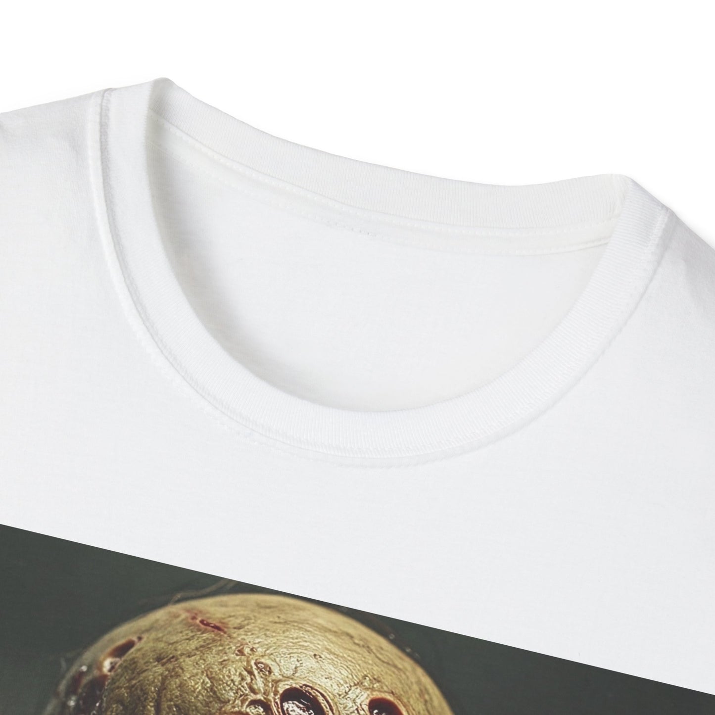 UK - Unisex Softstyle T-Shirt - Creepy Skull Design - Perfect for Halloween or Casual Wear