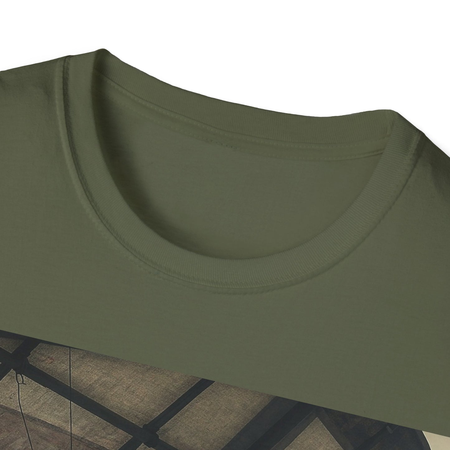 UK - Zombie Parachute Unisex Softstyle T-Shirt - Perfect for Halloween and Horror Fans